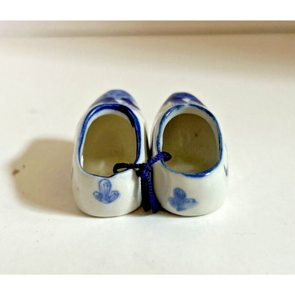 Vintage Dutch Handpainted HANDRDBLUE Ceramic Miniature Blue & White Clogs 2"x1" - Picture 4 of 6